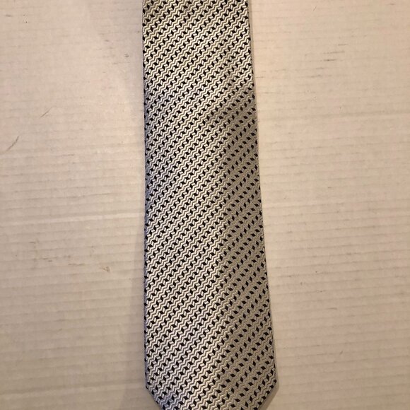 jos.a.bank men's new silver 100%silk tie 3 3/4" X 59"